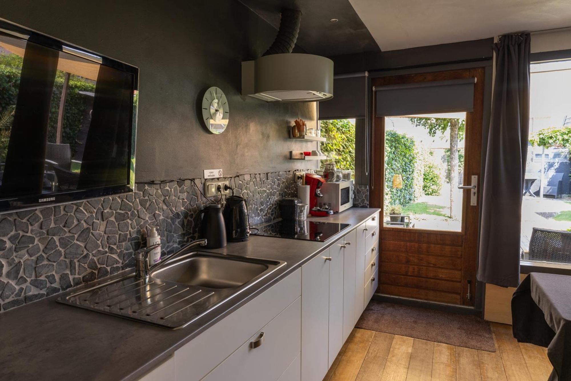 Bed & Breakfast 28 Appartement Met Prive Tuin Assen Exterior photo