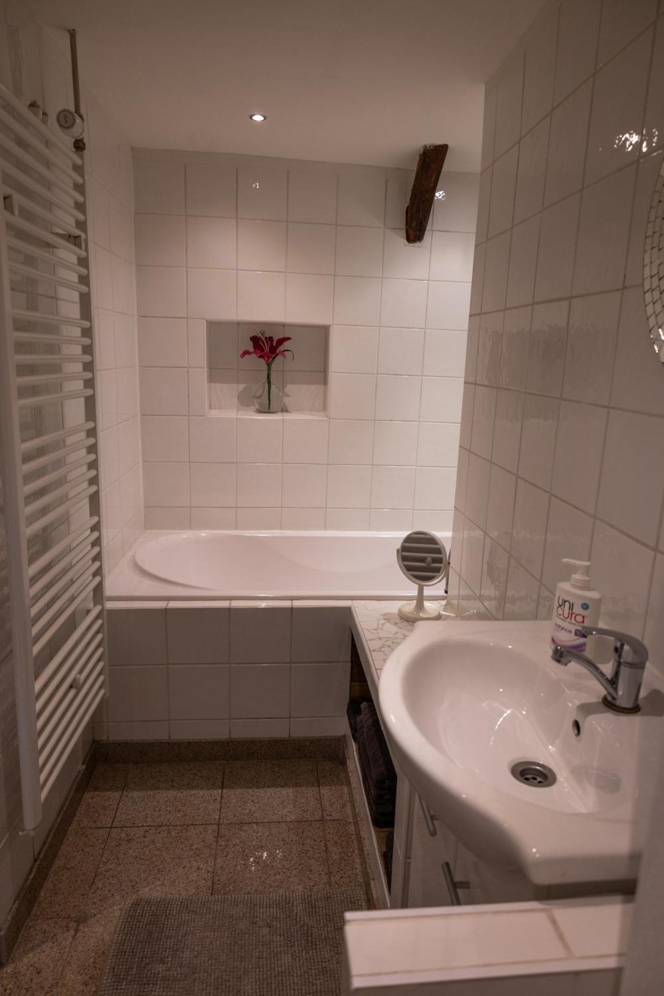 Bed & Breakfast 28 Appartement Met Prive Tuin Assen Exterior photo